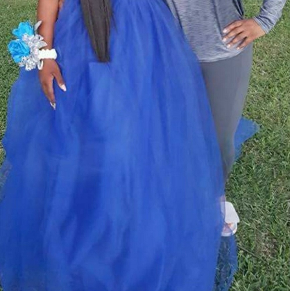 Dress - Picture 5 of 6